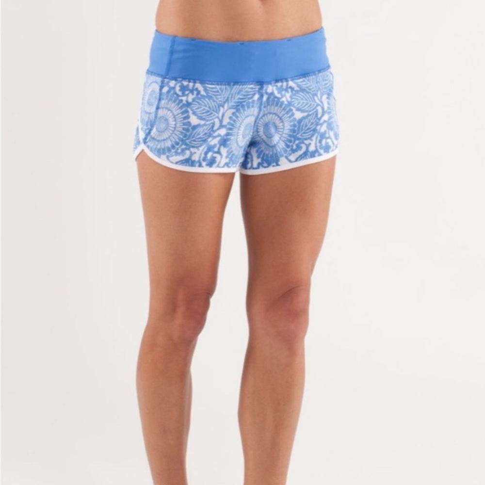 Lululemon Run Speed Shorts beach Floral White Fossil / sz 4 activewear